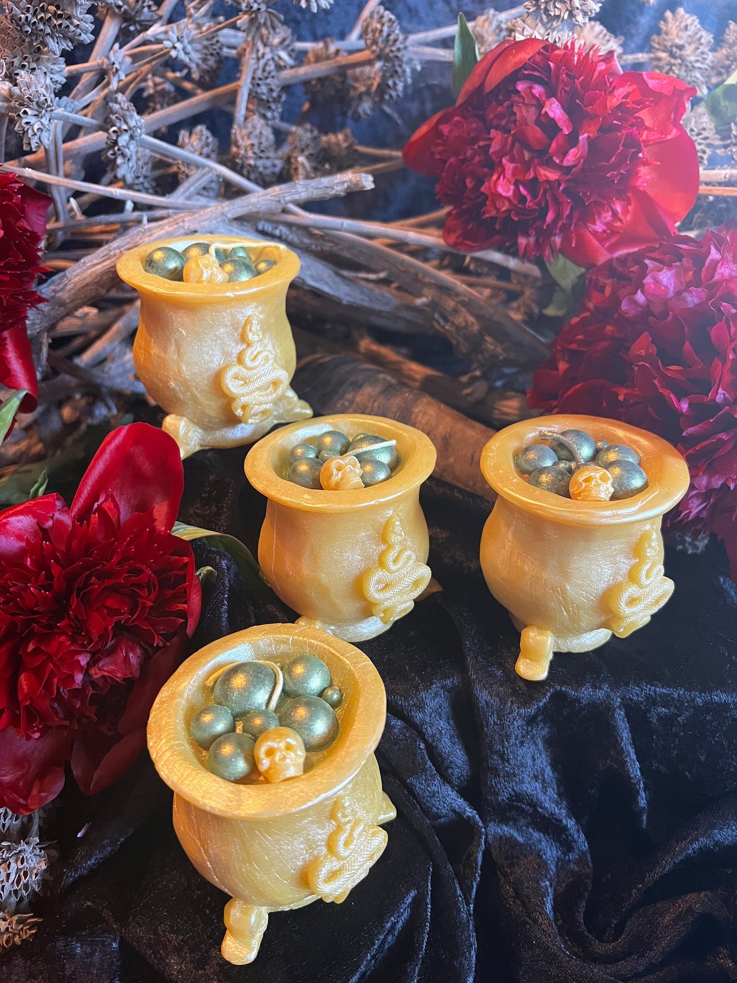 Cauldron Candle in Gold Beeswax